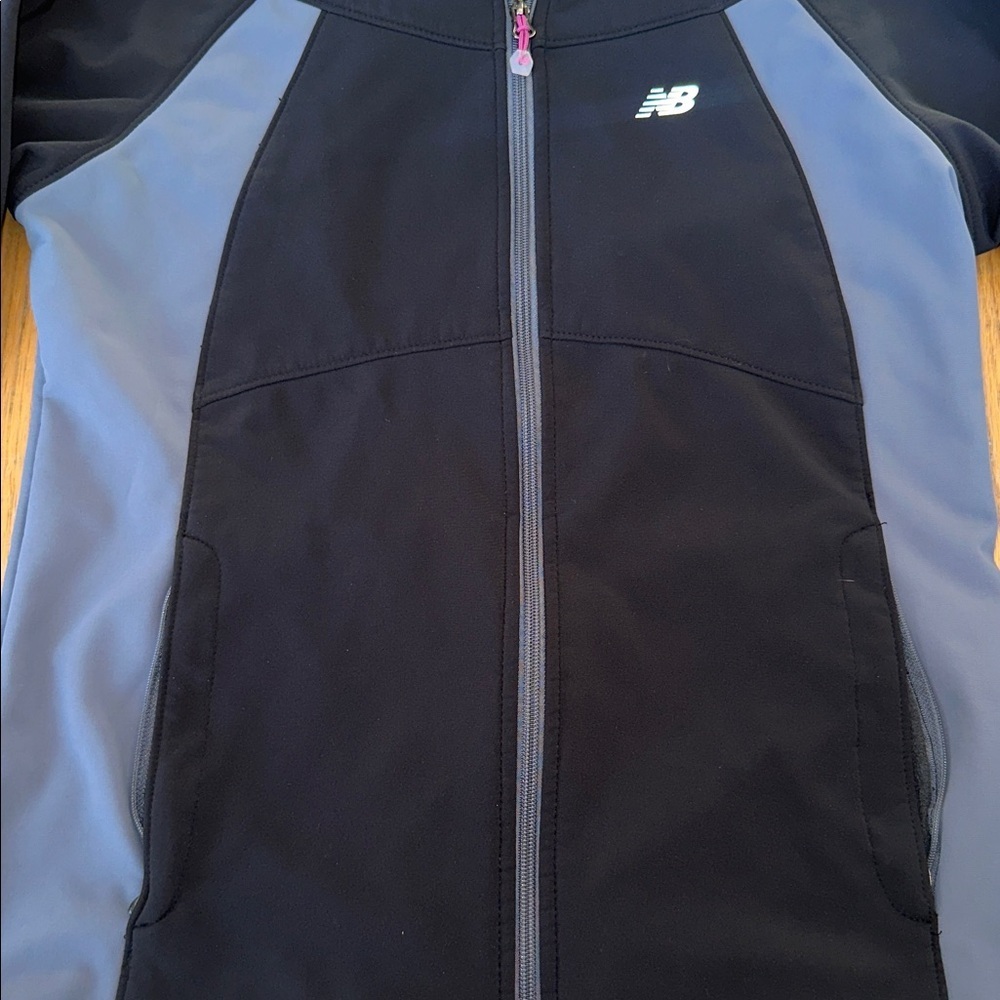 New Balance Black and Gray Women's Jacket - Picture 5 of 9